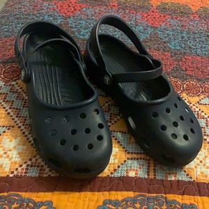 Size 8 navy blue women crocs